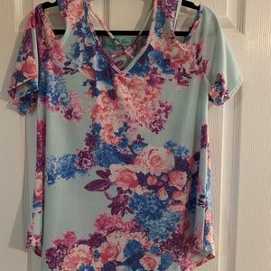 Filly flair short sleeve cold shoulder top